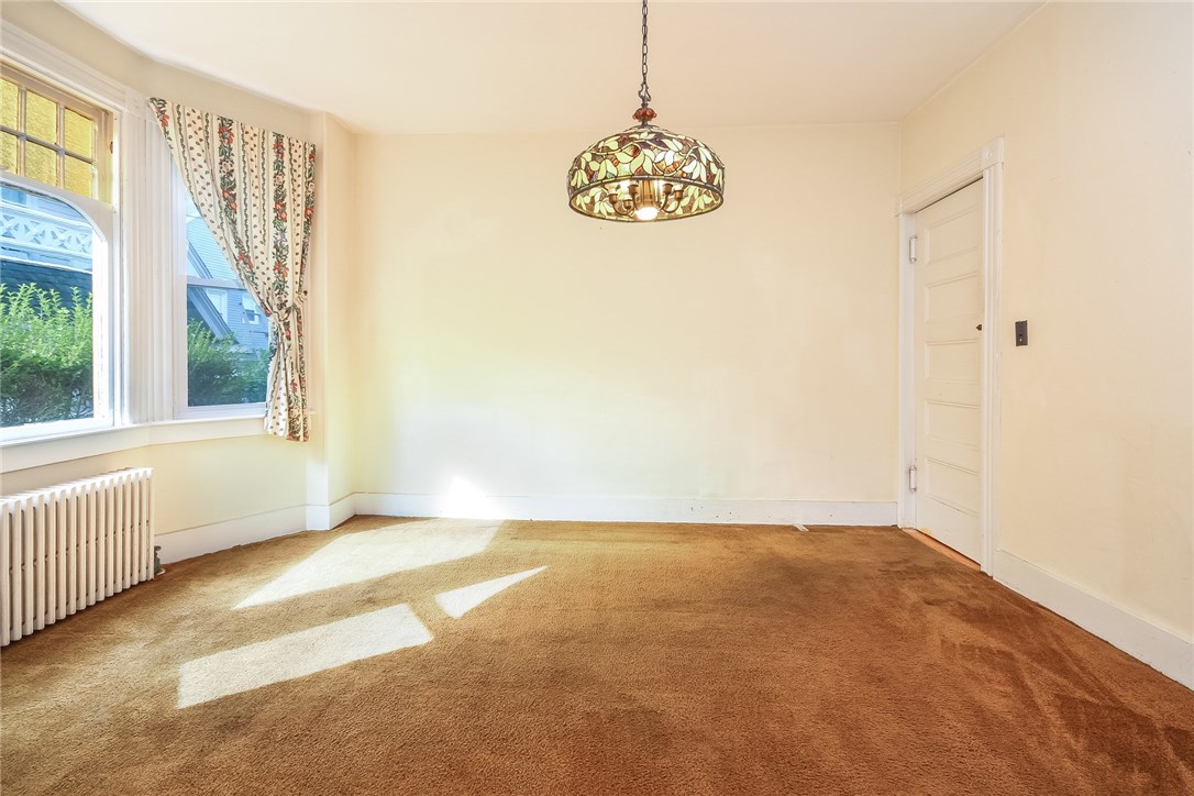 521 Spring Street Newport, RI 02840 - Photo 8 of 32 Dining room