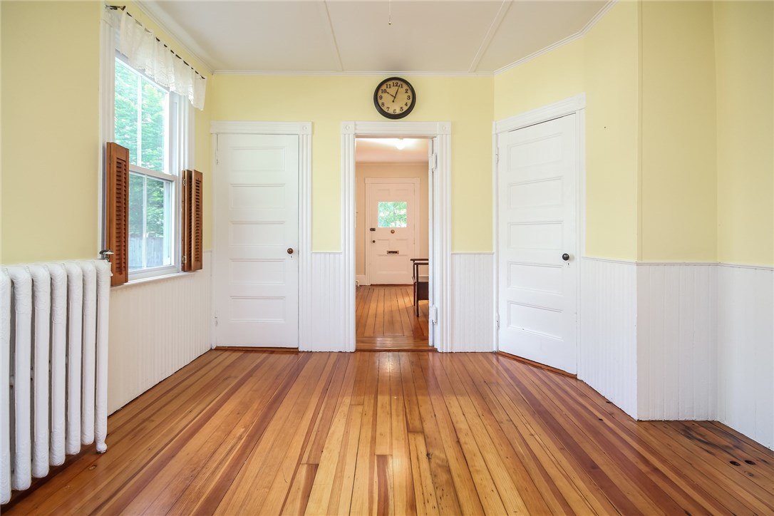 521 Spring Street Newport, RI 02840 - Photo 10 of 32 Eat-in-Kitchen