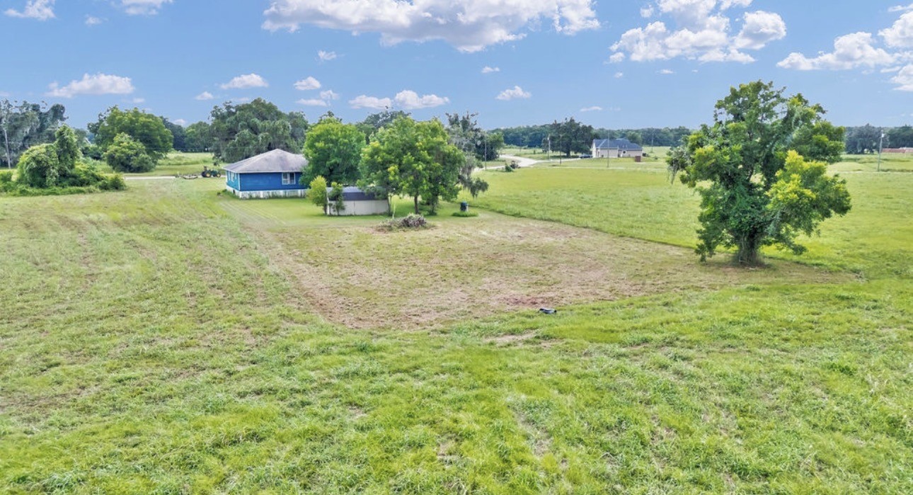 1226 Frontier Trail Angleton, TX 77515 - Photo 30 of 42 Gallery Image 30