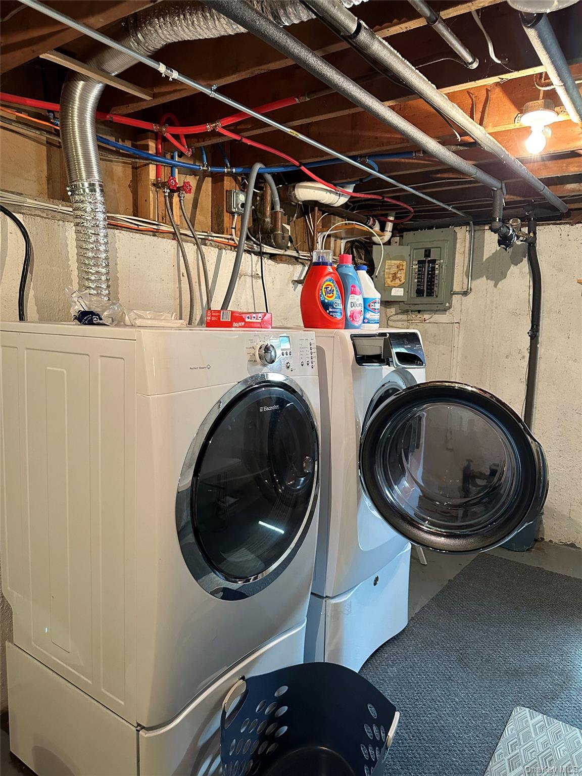 280 Terry Road Smithtown, NY 11787 - Photo 32 of 37