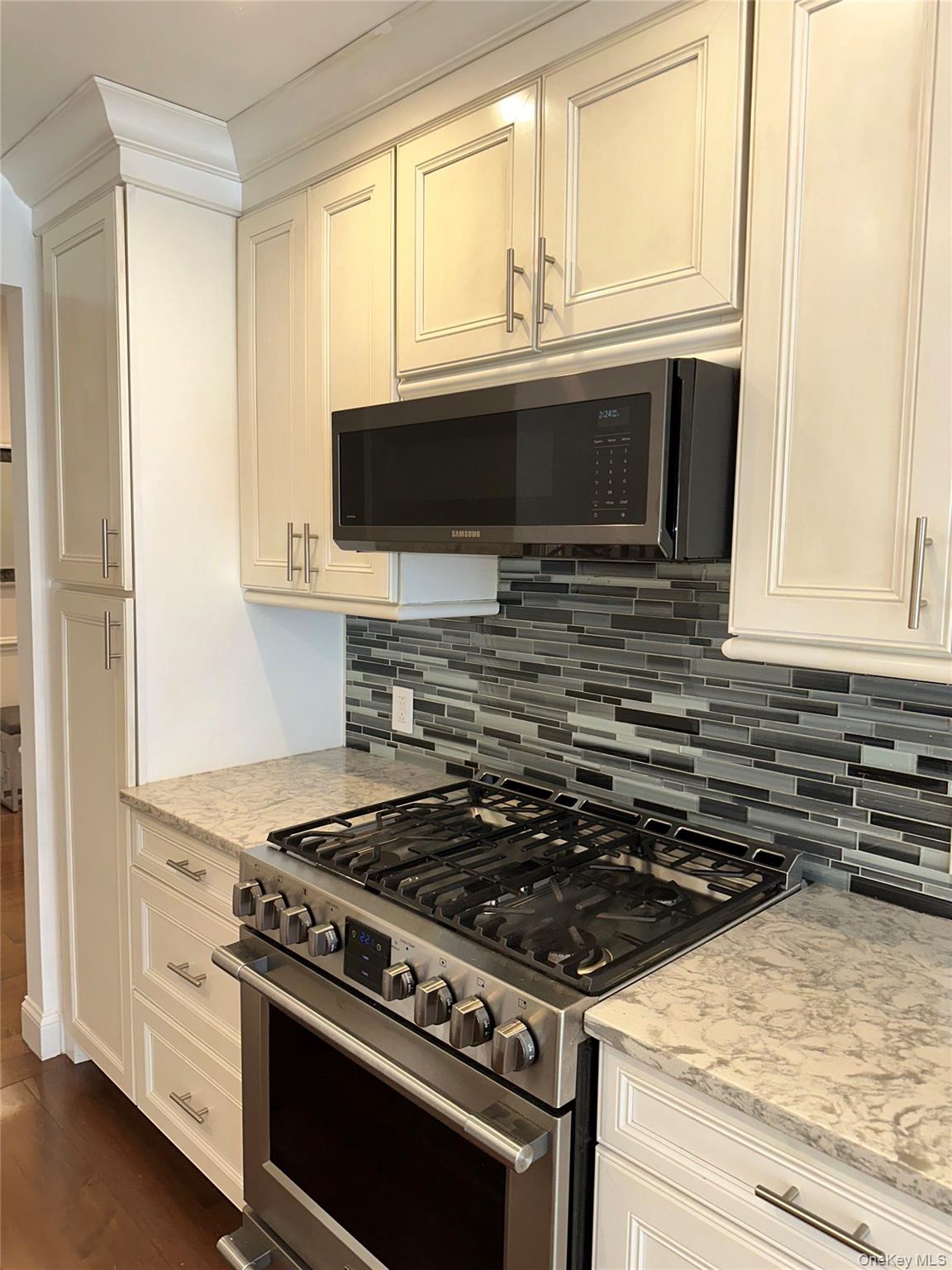 280 Terry Road Smithtown, NY 11787 - Photo 10 of 37