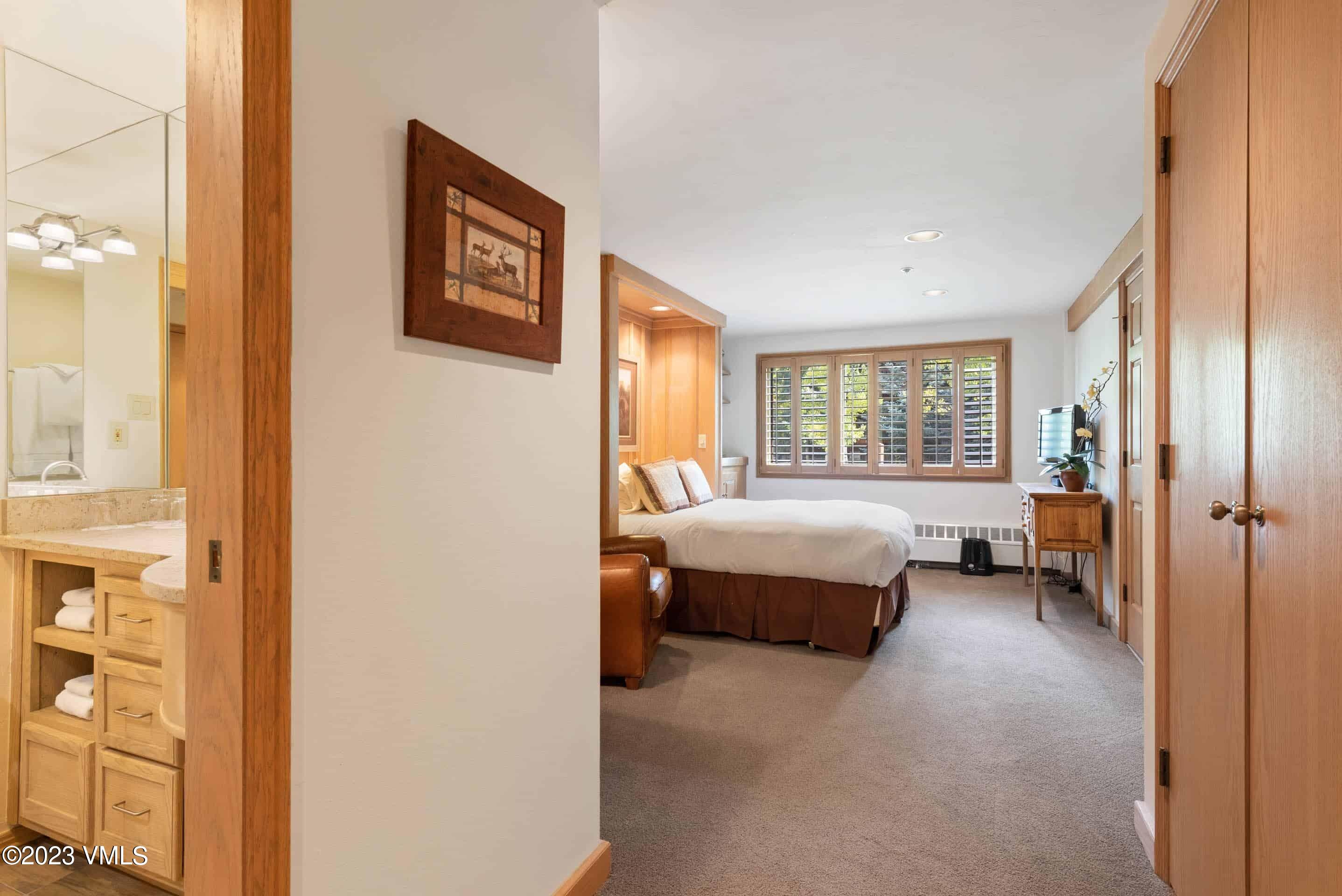 200 Vail Road, Unit 287 Vail, CO 81657 - Photo 14 of 21 a spacious bedroom with a bed and a window