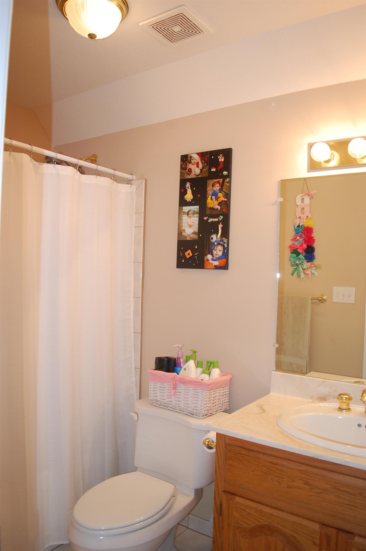 545 Pond Apple Road Clarksville, TN 37043 - Photo 13 of 22 A Convenient Full Bath Upstairs Saves Time As the Kids Get Ready!