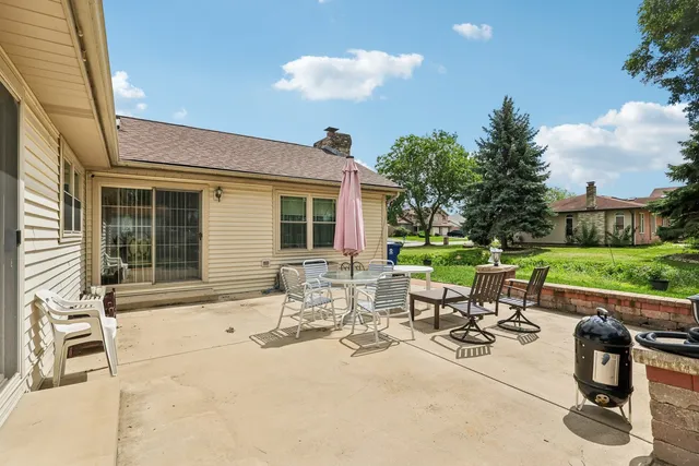 $325,000 | 22646 Lawndale Avenue, Richton Park, IL 60471