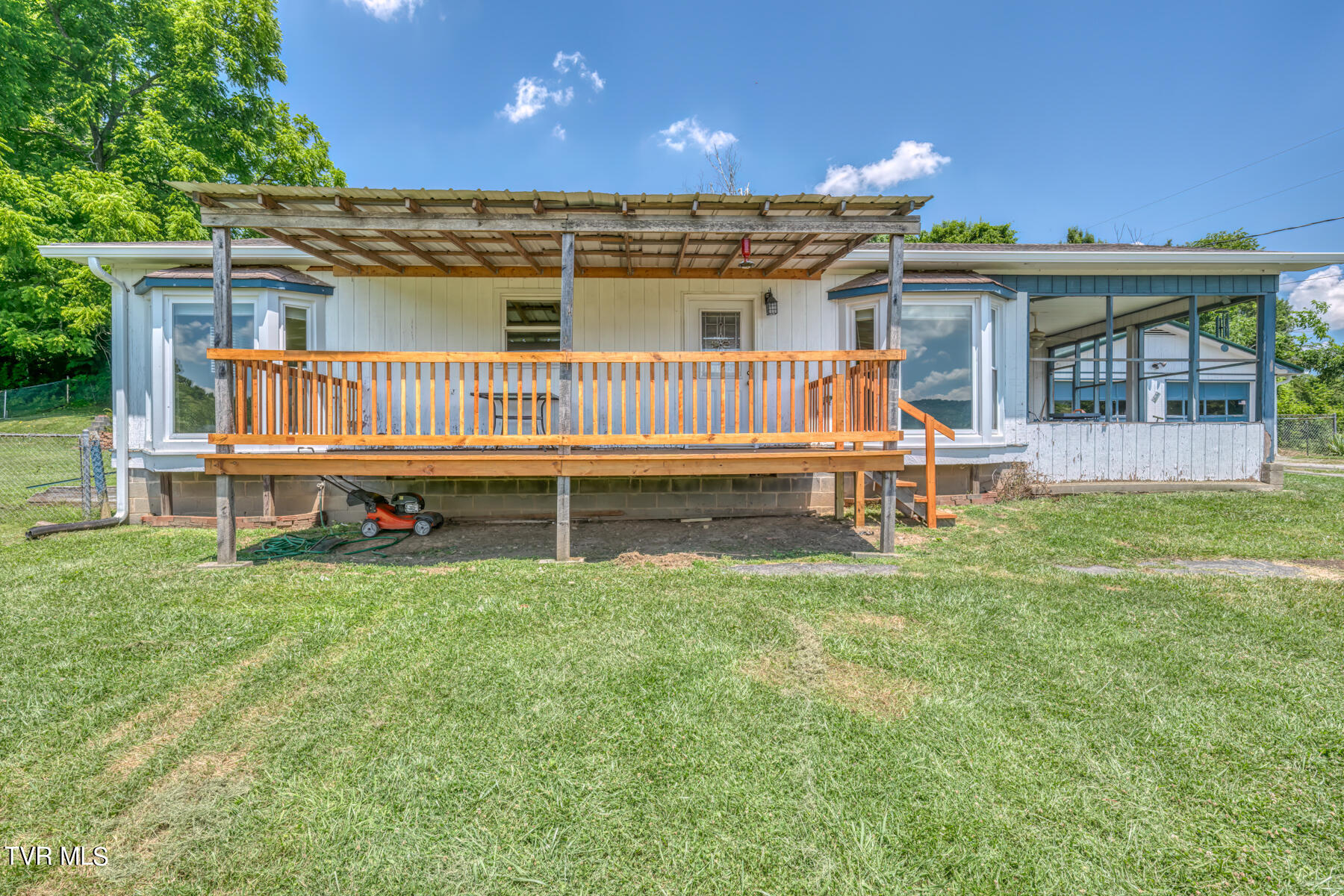 121 Ralph Garland Ln-1