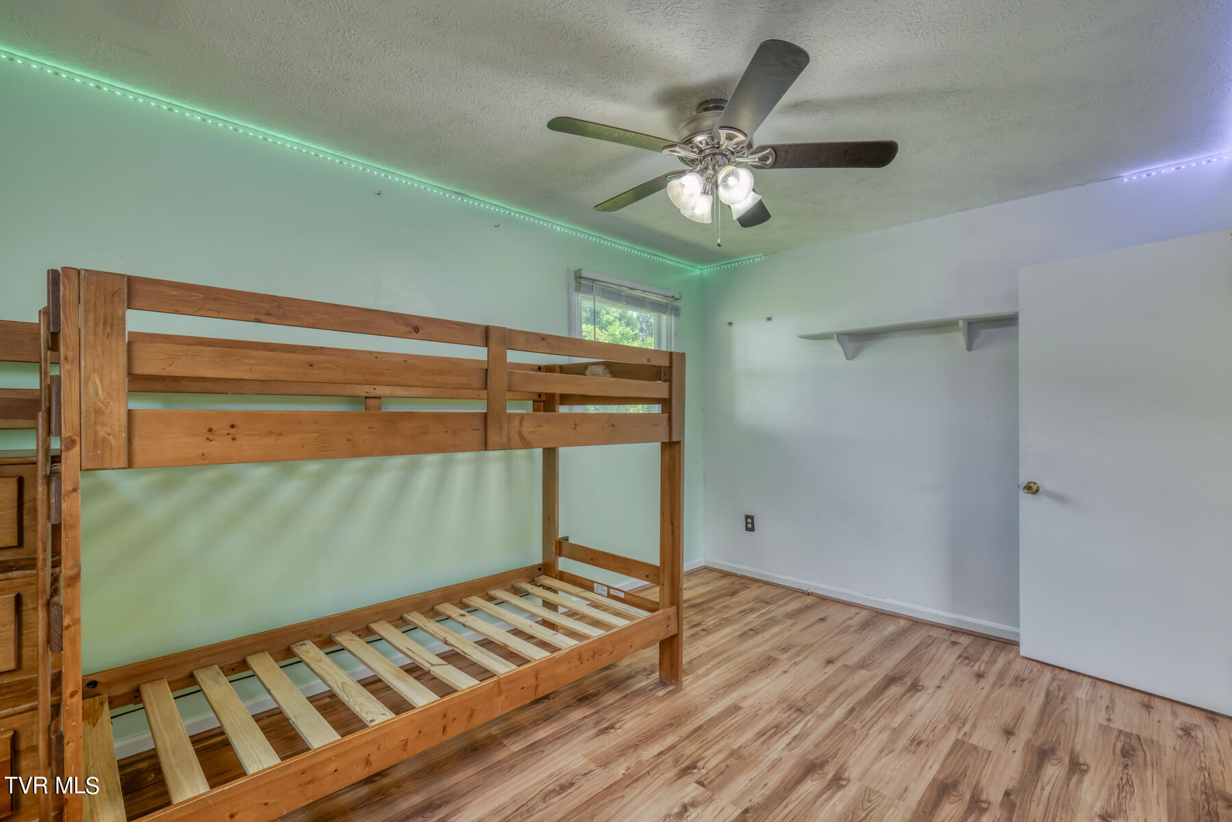 121 Ralph Garland Lane Unicoi, TN 37692 - Photo 16 of 31 121 Ralph Garland Ln-28