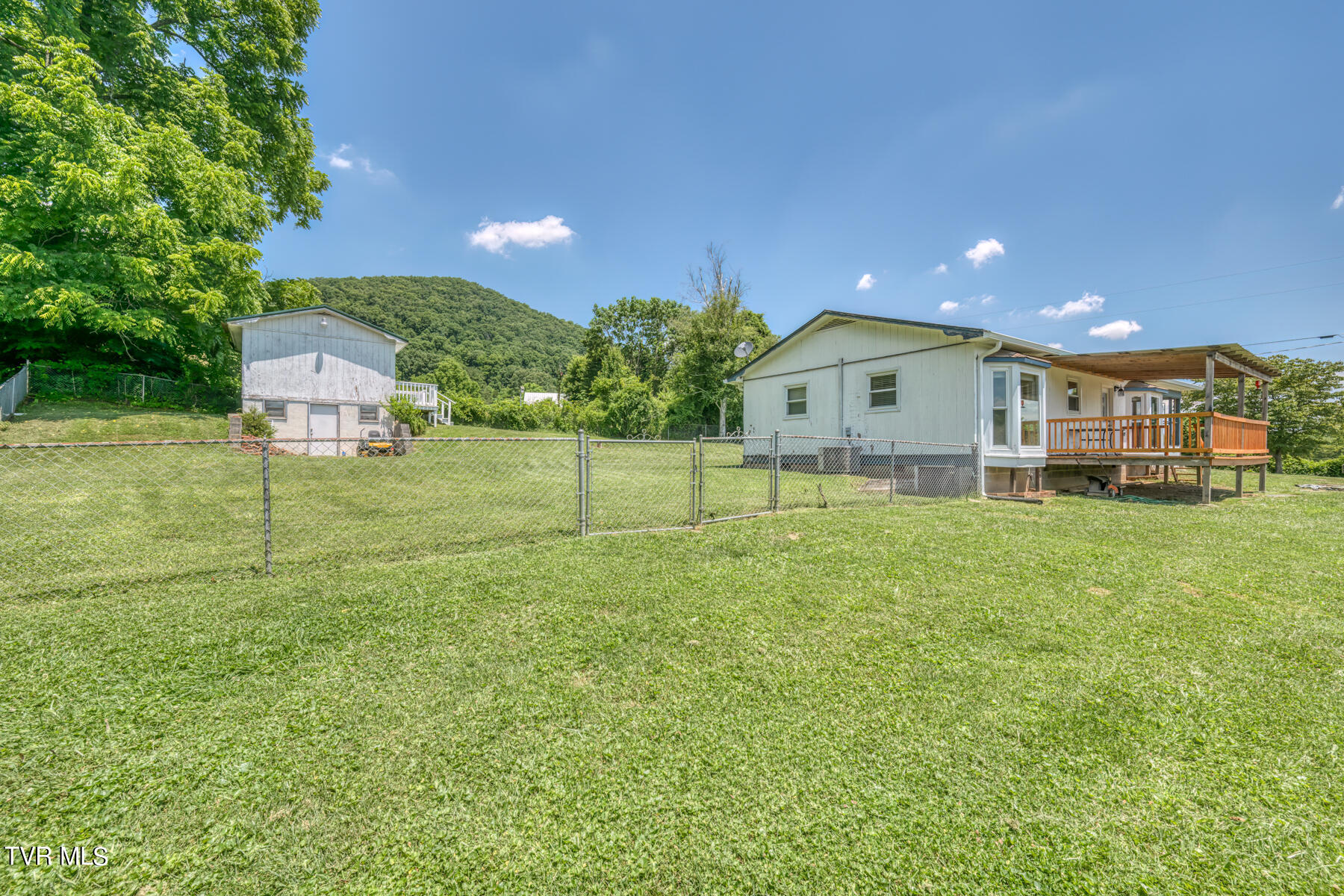 121 Ralph Garland Ln-2