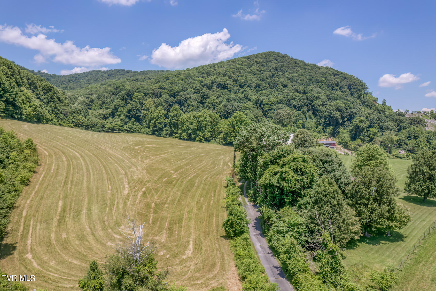121 Ralph Garland Lane Unicoi, TN 37692 - Photo 23 of 31 121 Ralph Garland Ln-6