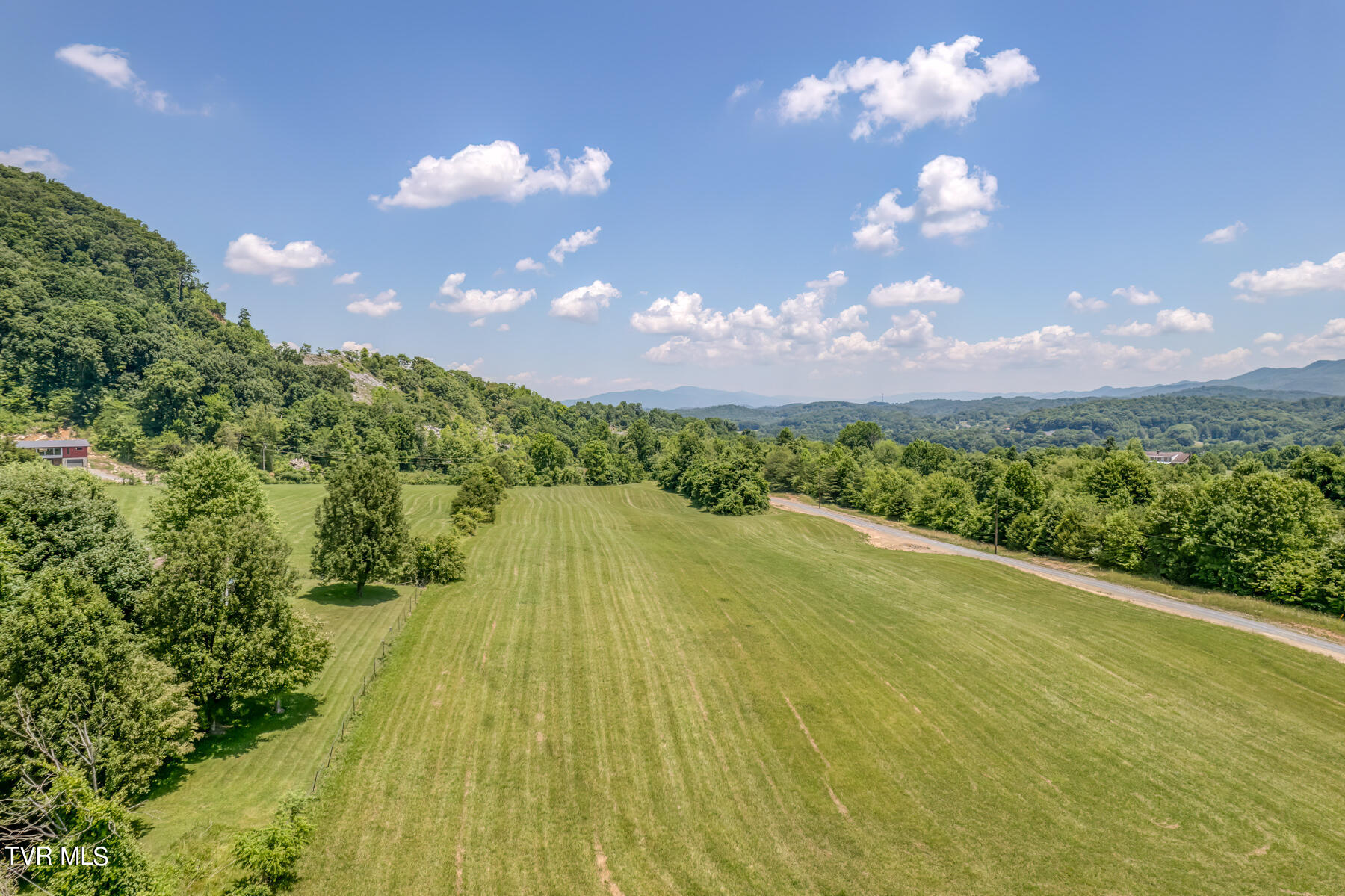 121 Ralph Garland Lane Unicoi, TN 37692 - Photo 24 of 31 121 Ralph Garland Ln-7