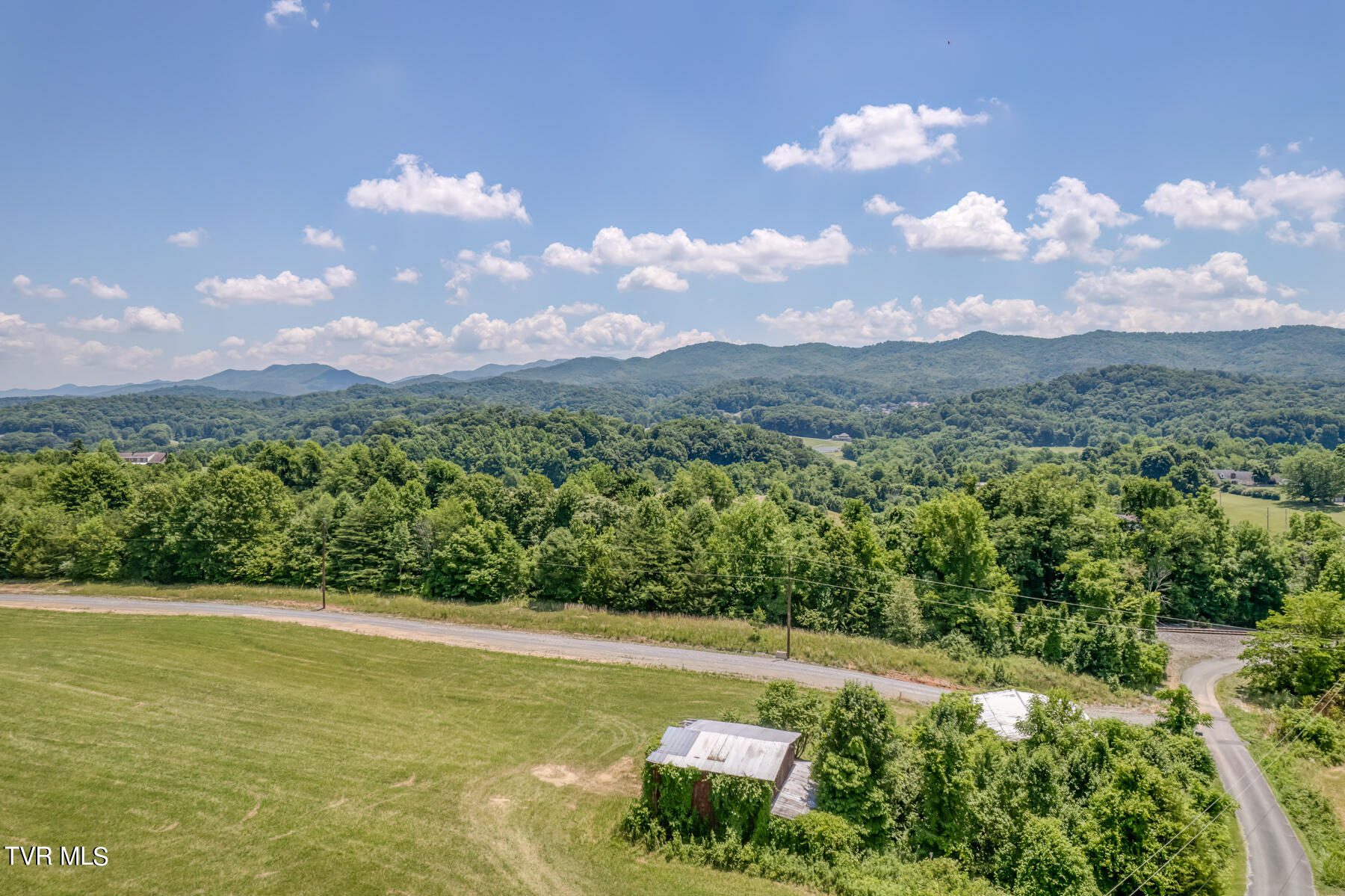 121 Ralph Garland Lane Unicoi, TN 37692 - Photo 25 of 31 121 Ralph Garland Ln-8