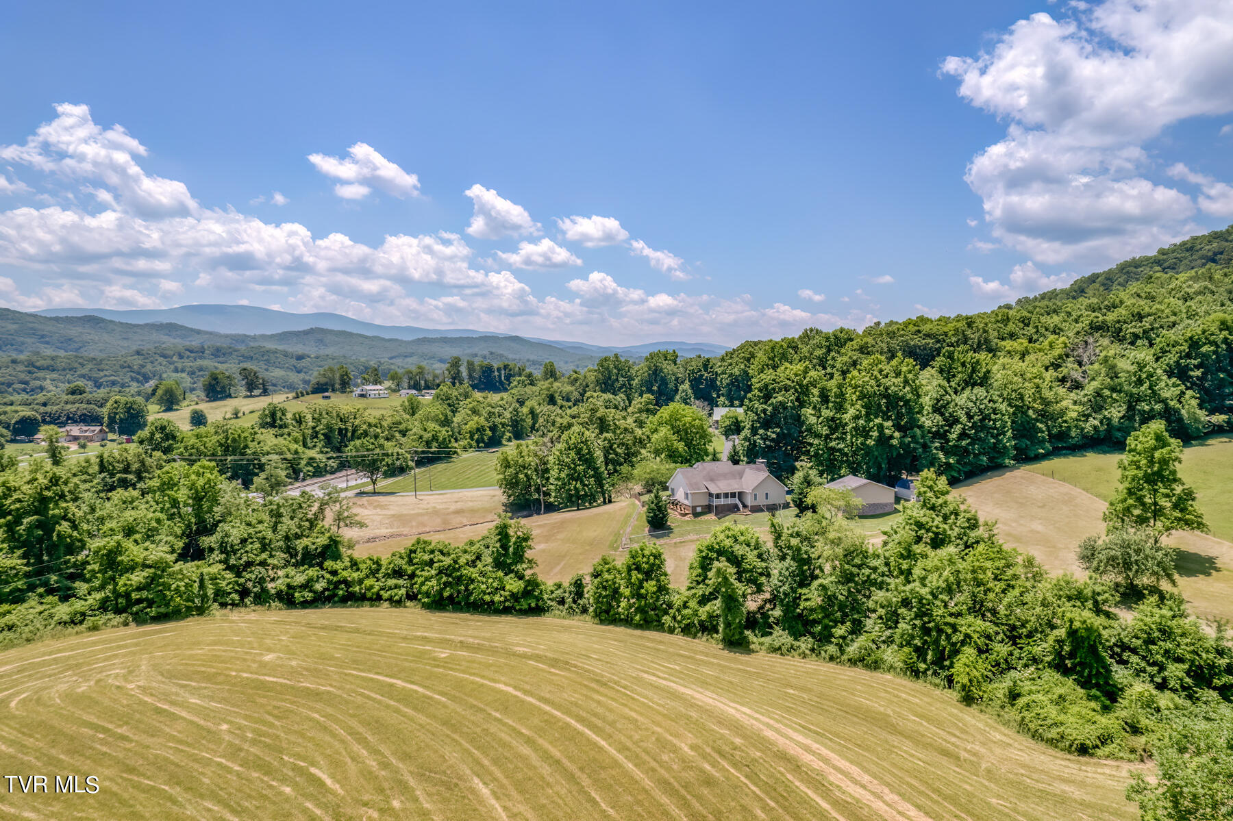 121 Ralph Garland Lane Unicoi, TN 37692 - Photo 27 of 31 121 Ralph Garland Ln-10