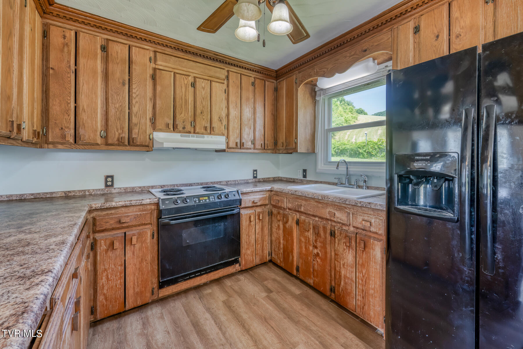 121 Ralph Garland Lane Unicoi, TN 37692 - Photo 9 of 31 121 Ralph Garland Ln-21