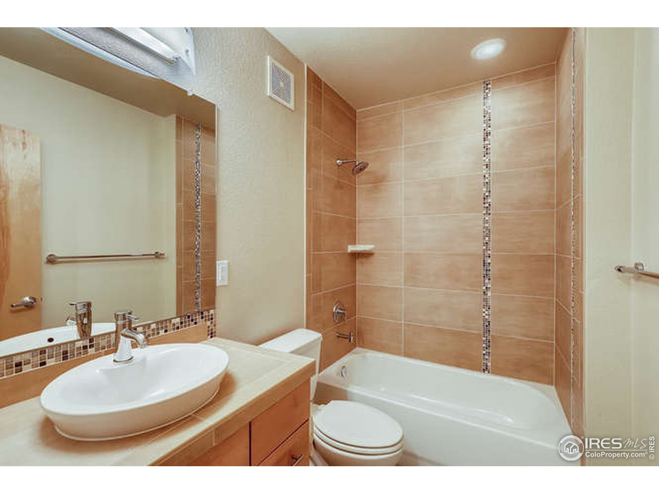 3784 Ridgeway Street Boulder, CO 80301 - Photo 13 of 40 Main floor full bath