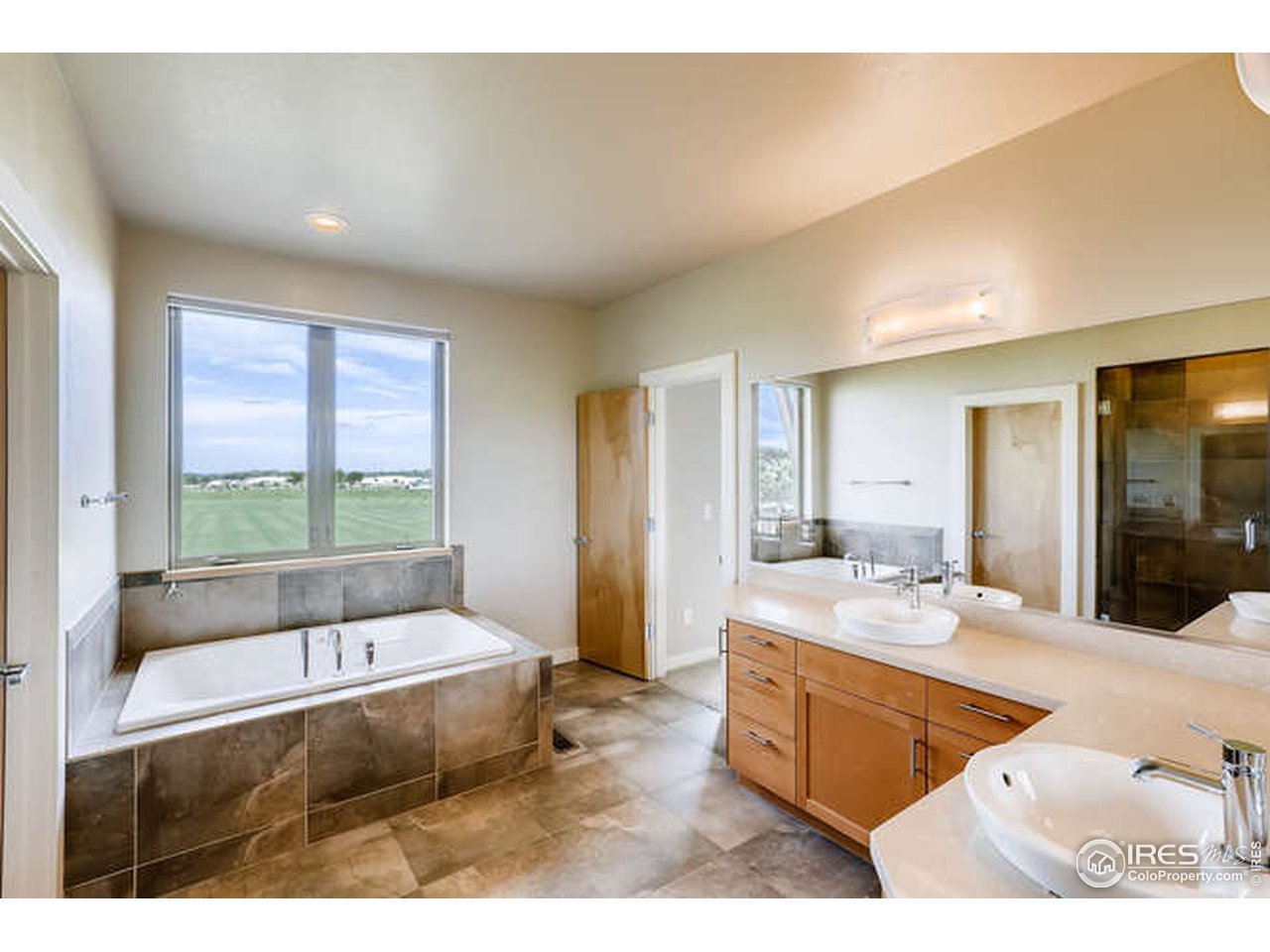 3784 Ridgeway Street Boulder, CO 80301 - Photo 23 of 40 Dual vanities + soaking tub