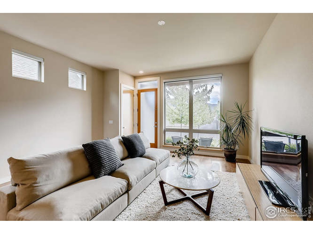 3784 Ridgeway Street Boulder, CO 80301 - Photo 5 of 40 10 foot ceilings on main, vaulted on second story!