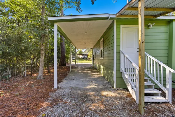 a view of a house with backyard and trees