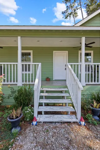 a view of entryway with a front door