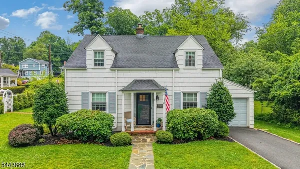 $949,000 | 11 Manor Road, Verona, NJ 07044