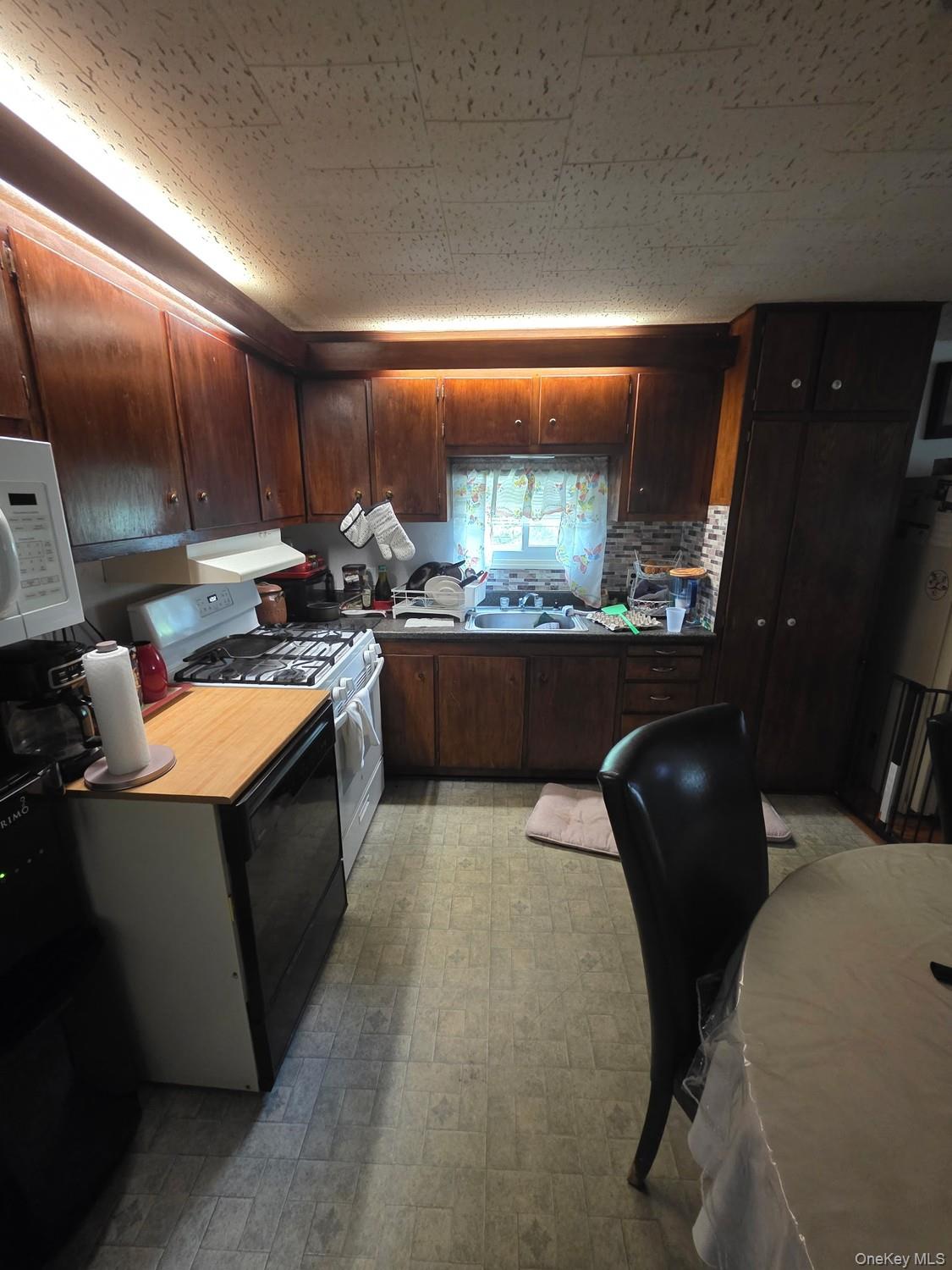 136 Quaker Road Pomona, NY 10970 - Photo 8 of 16 Gallery Image 8