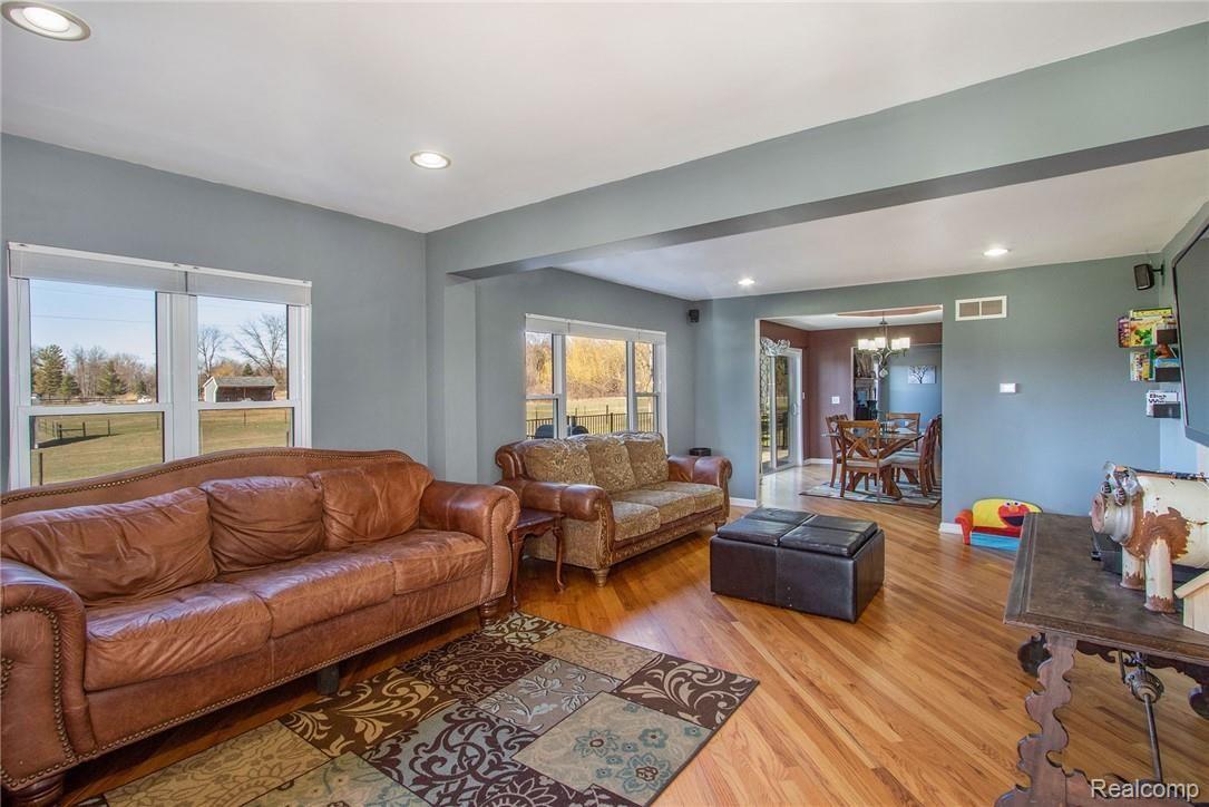 5669 Gardner Road Metamora, MI 48455 - Photo 28 of 65 Living room 1.jpg
