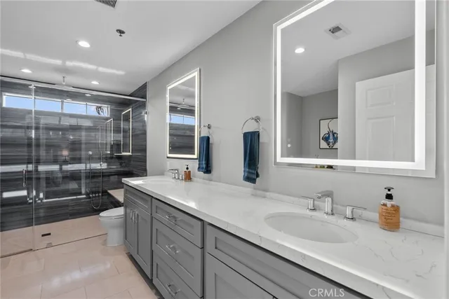 $699,000 | 10925 Blix Street, Unit 305, Toluca Lake, CA 91602