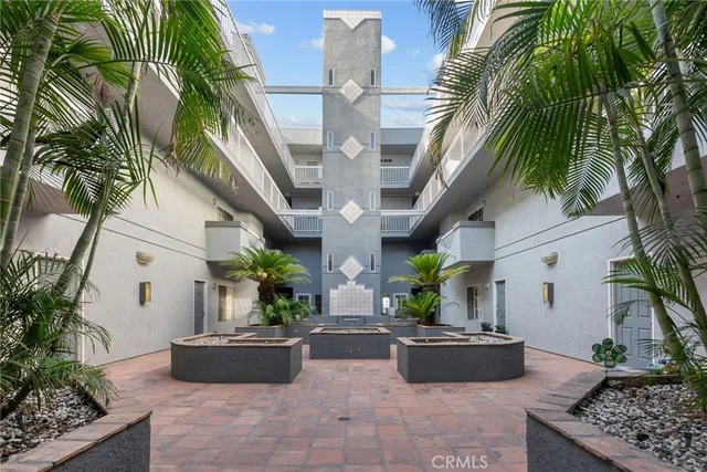 $699,000 | 10925 Blix Street, Unit 305, Toluca Lake, CA 91602