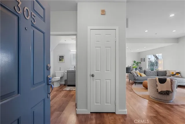 $699,000 | 10925 Blix Street, Unit 305, Toluca Lake, CA 91602