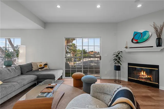 $699,000 | 10925 Blix Street, Unit 305, Toluca Lake, CA 91602