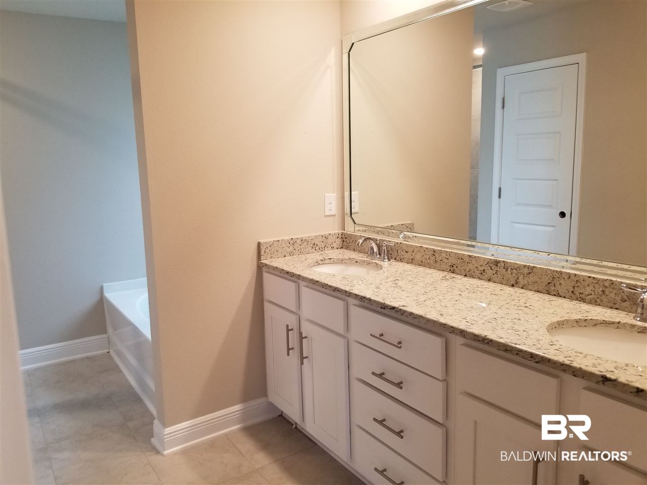 1278 Mako Loop Gulf Shores, AL 36542 - Photo 10 of 18 Master bath