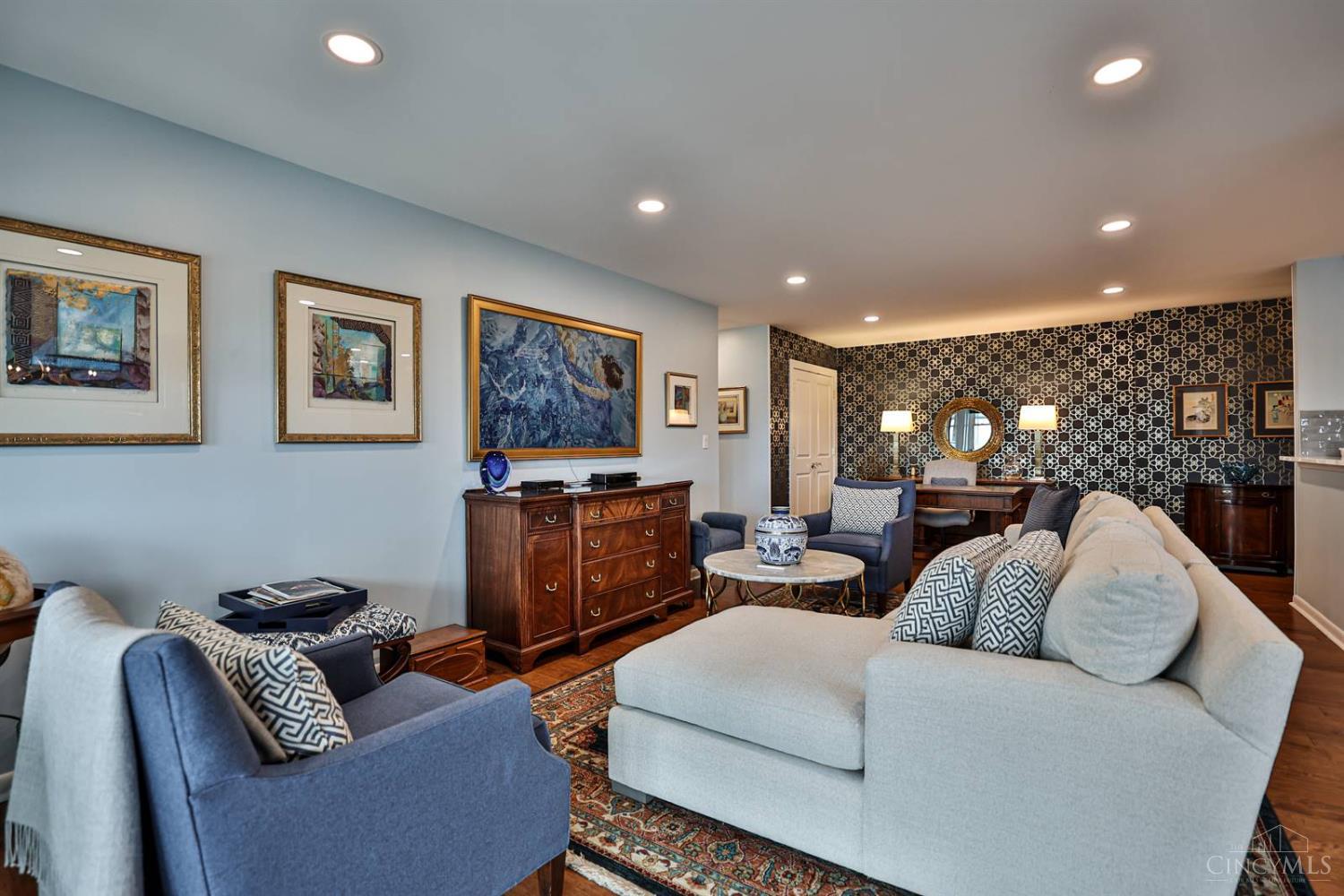 2444 Madison Road, Unit 912 Cincinnati, OH 45208 - Photo 4 of 29 Gallery Image 4