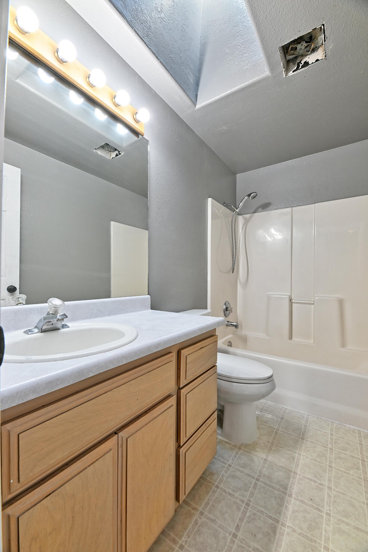 436 Mace Road Medford, OR 97501 - Photo 14 of 26 DSC_6449