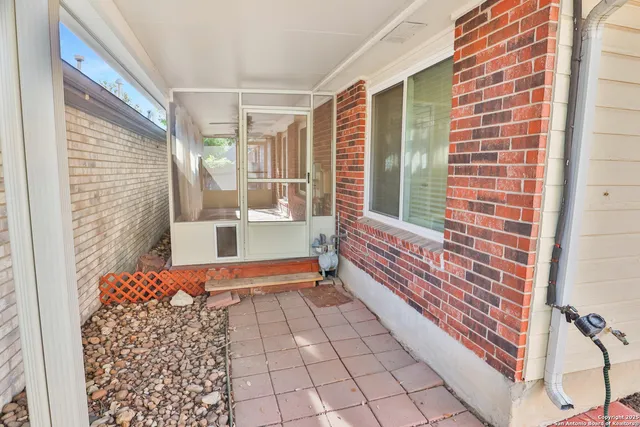 $260,000 | 5851 Spring Crossing, San Antonio, TX 78247