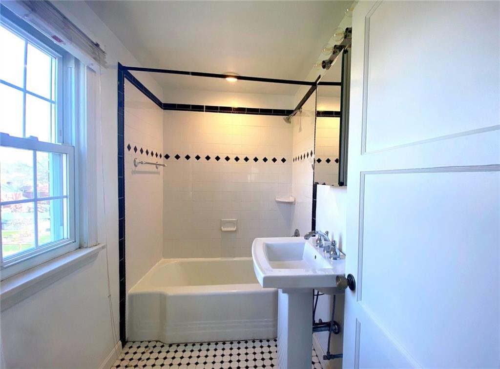 922 Greenhill Road Pittsburgh, PA 15209 - Photo 11 of 18