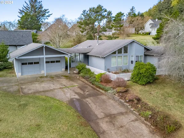 $500,000 | 341 Combs Circle, Yachats, OR 97498