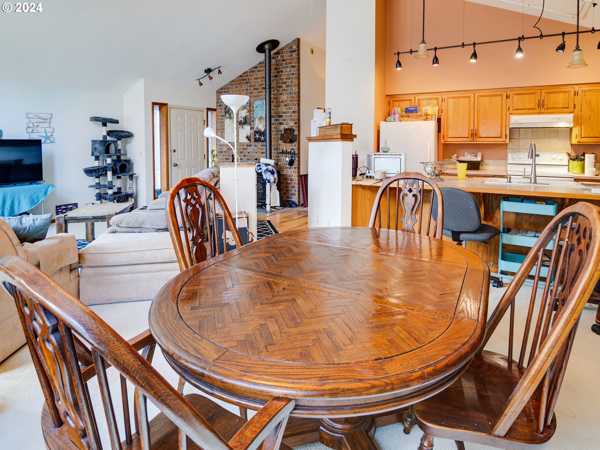 341 Combs Circle Yachats, OR 97498 - Photo 12 of 33