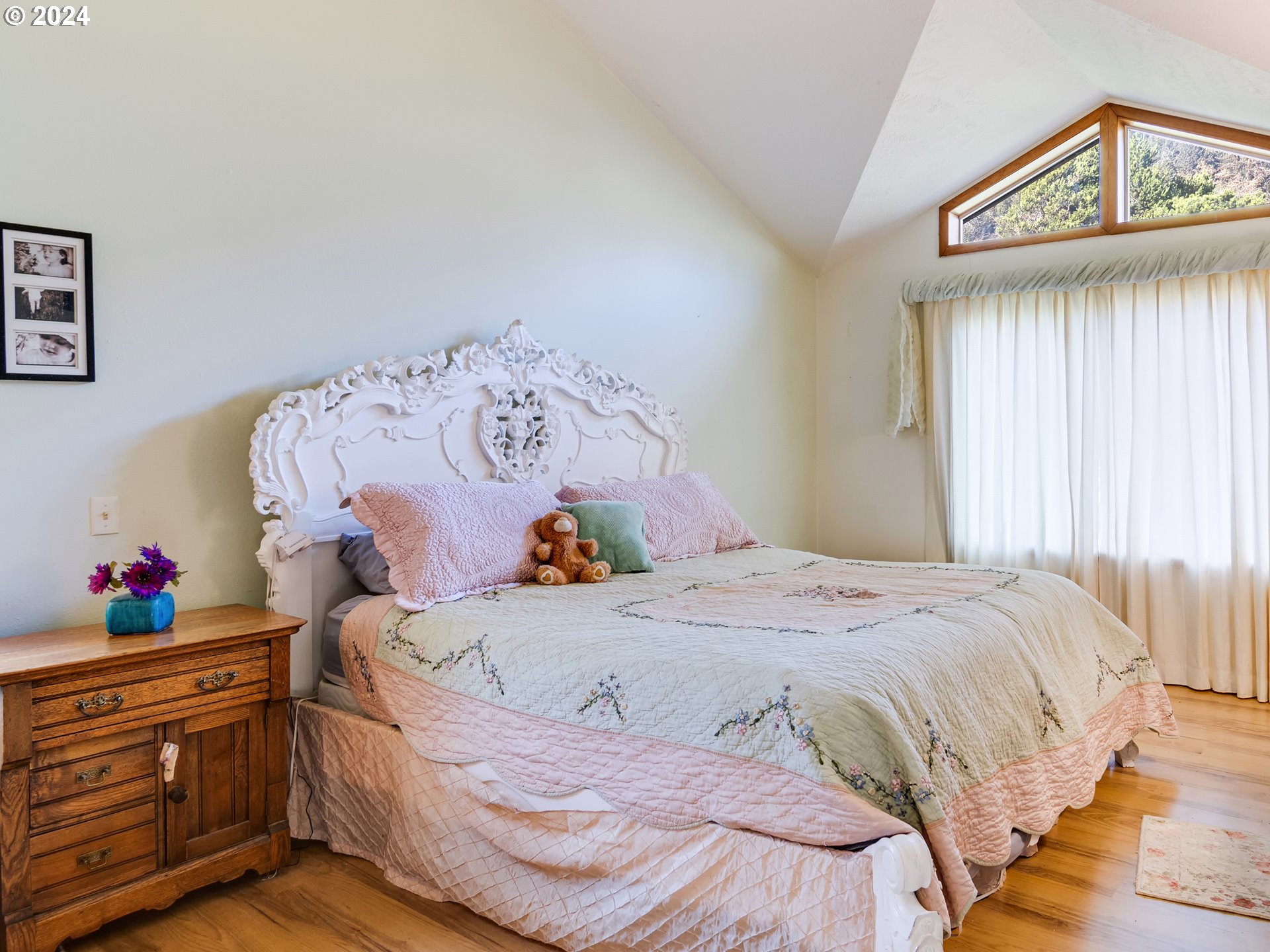 341 Combs Circle Yachats, OR 97498 - Photo 2 of 33