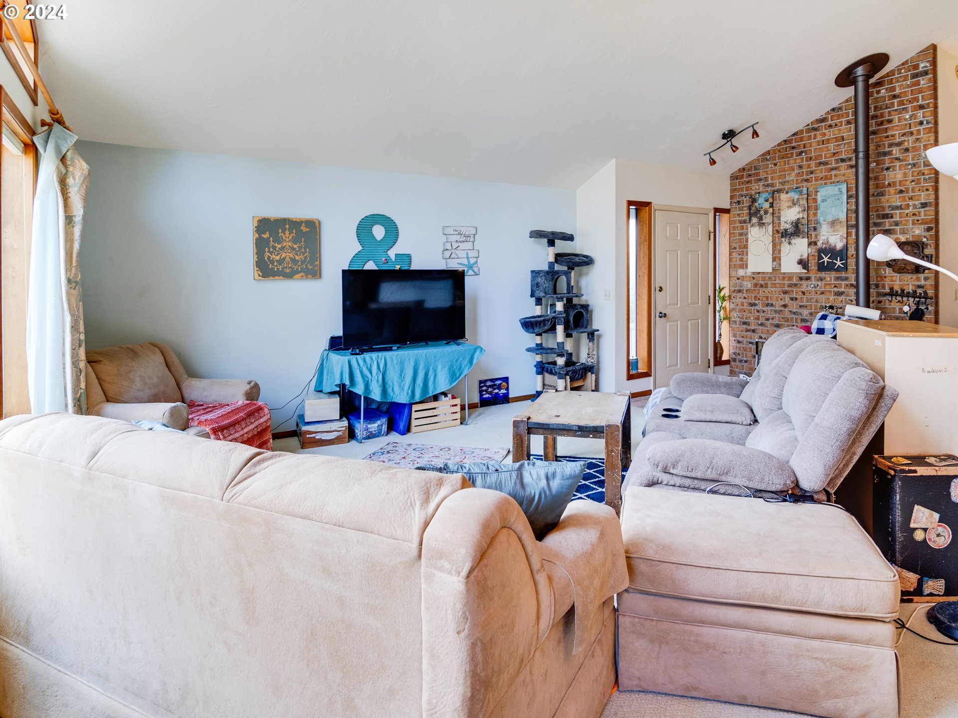 341 Combs Circle Yachats, OR 97498 - Photo 10 of 33