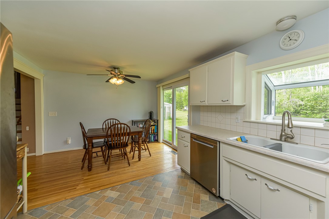 95 Ridgelea Court Greece, NY 14615 - Photo 10 of 35