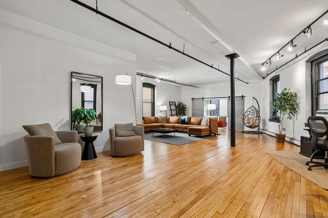 $1,449,000 | 19 Stanhope Street, Unit 2A, Boston, MA 02116