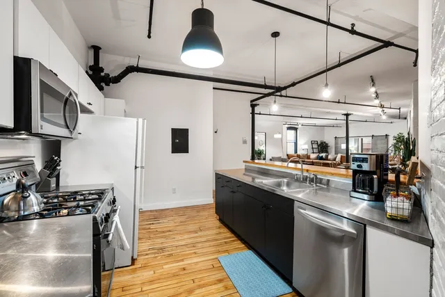 $1,449,000 | 19 Stanhope Street, Unit 2A, Boston, MA 02116