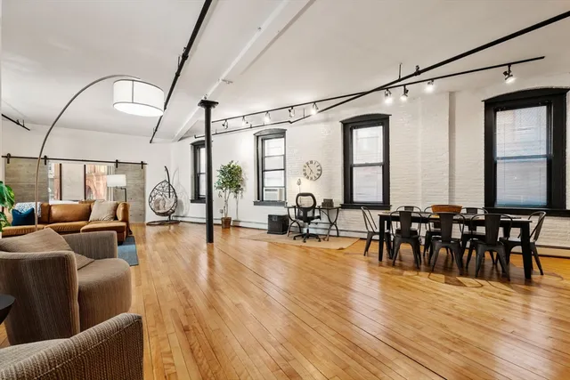 $1,449,000 | 19 Stanhope Street, Unit 2A, Boston, MA 02116