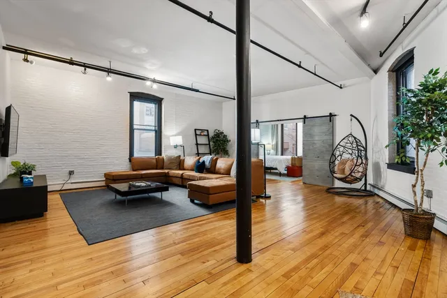 $1,449,000 | 19 Stanhope Street, Unit 2A, Boston, MA 02116