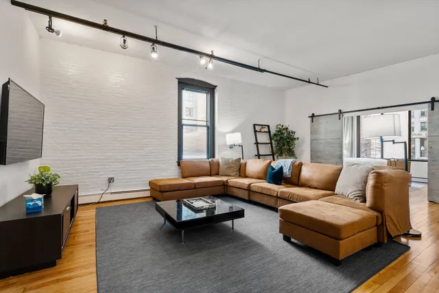 $1,449,000 | 19 Stanhope Street, Unit 2A, Boston, MA 02116
