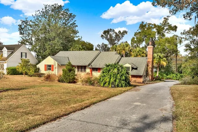 a view of an outdoor space