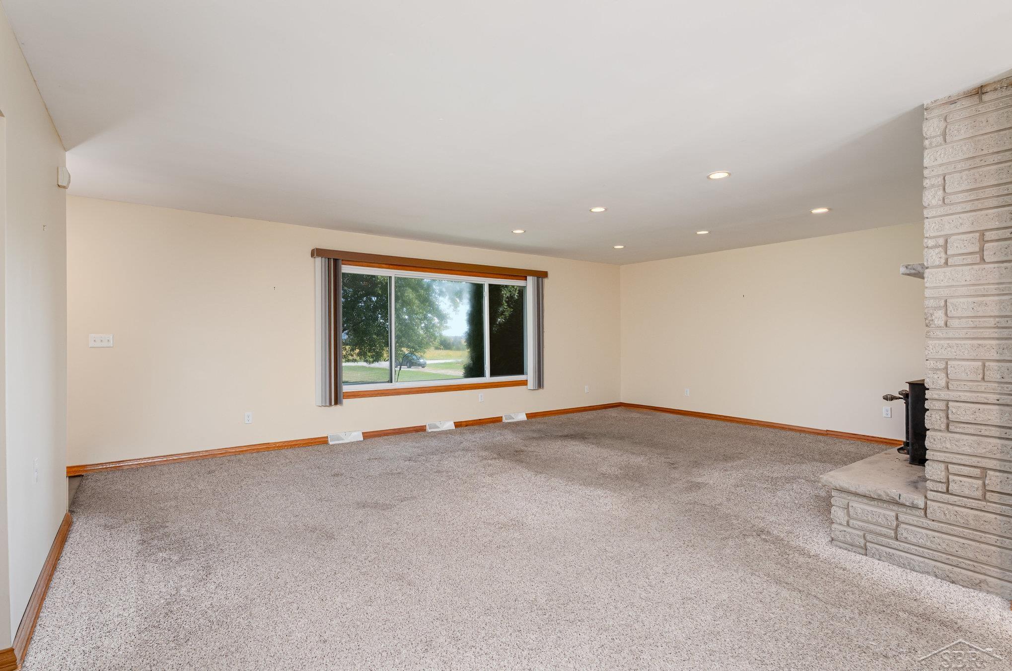 2671 North 8 Mile Road Pinconning, MI 48650 - Photo 4 of 33 50190337-A1B55ACF-5920-4C6C-A0B4-1639151D2FF1.JPG