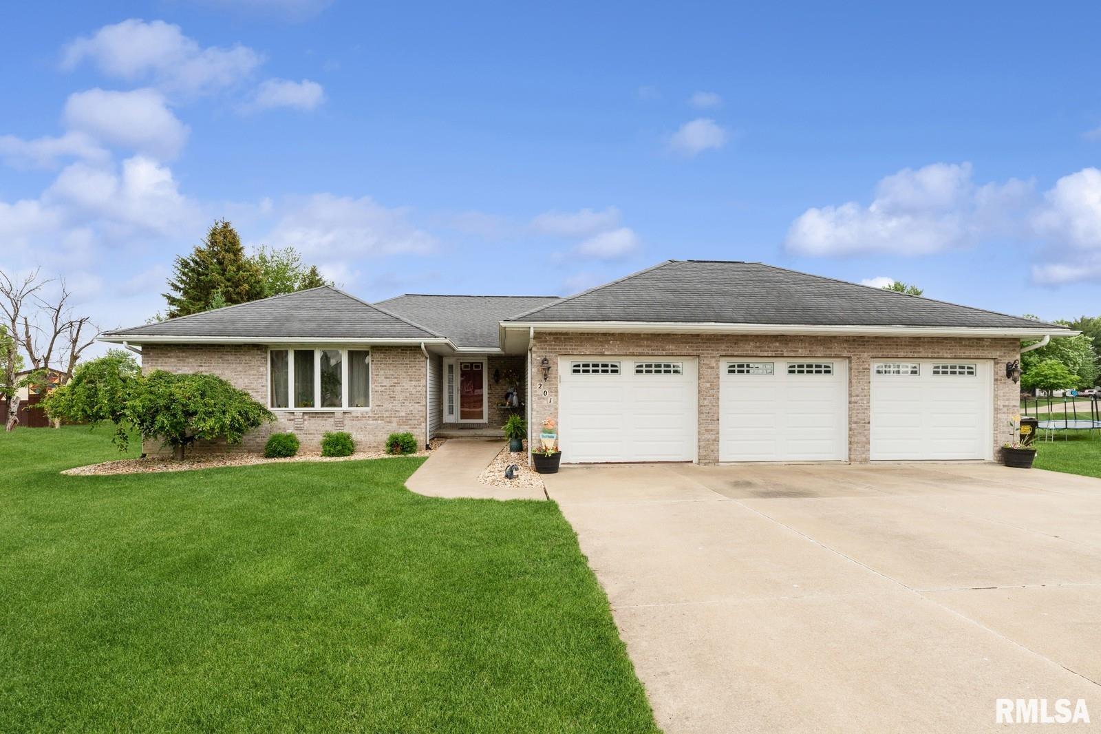 201 Maple Lane Fulton, IL 61252 - Photo 1 of 33 Gallery Image 1