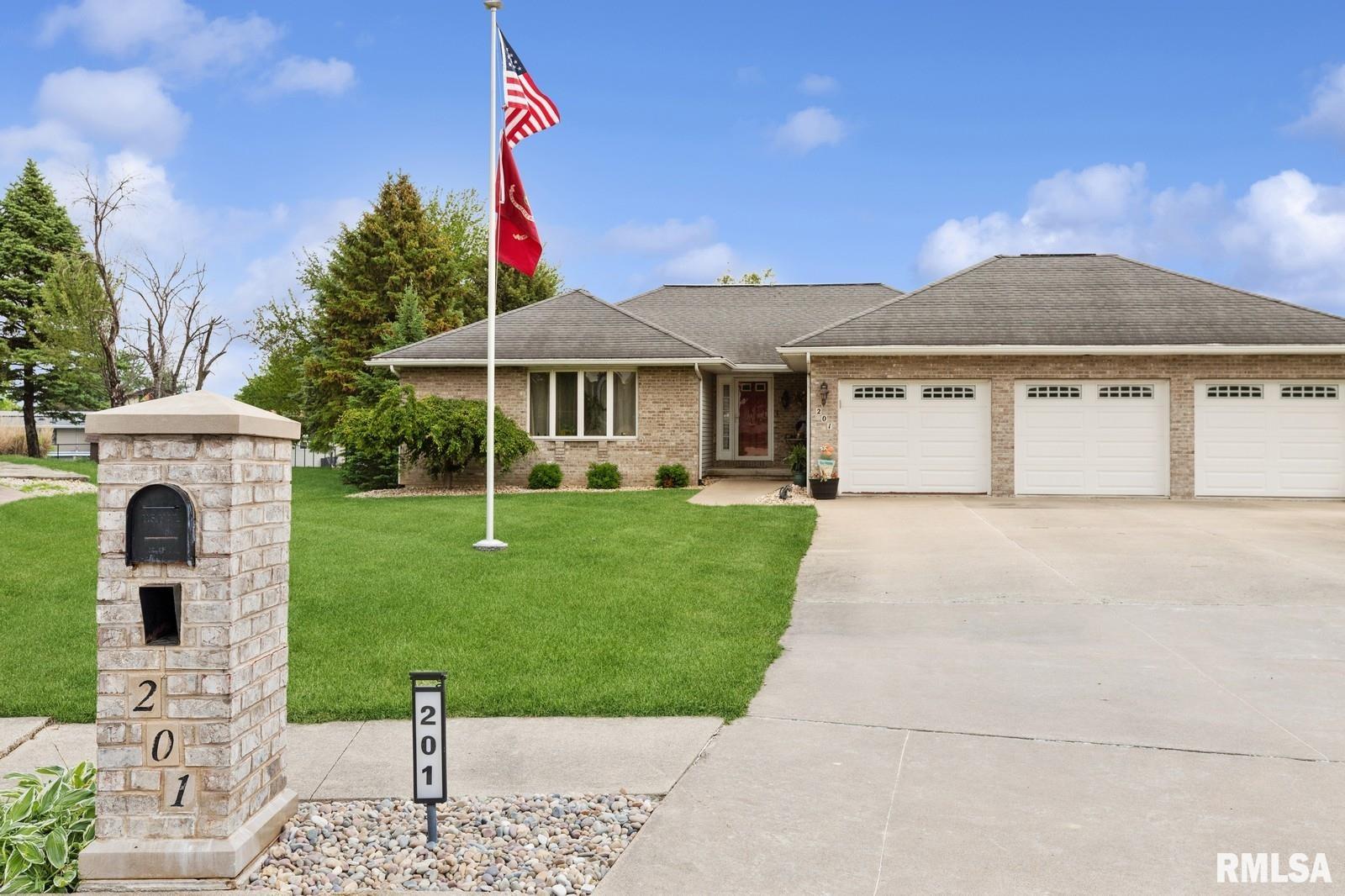 201 Maple Lane Fulton, IL 61252 - Photo 2 of 33 Gallery Image 2