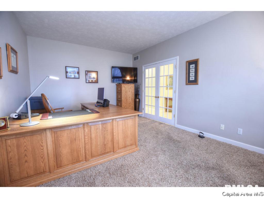 2710 Kitty Hawk Court Springfield, IL 62711 - Photo 13 of 34