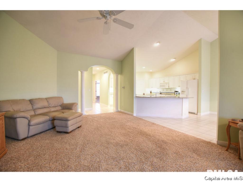 2710 Kitty Hawk Court Springfield, IL 62711 - Photo 4 of 34