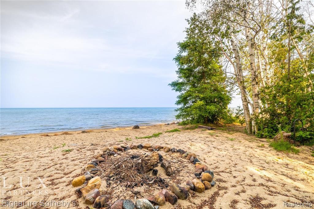 3725 South Lake Shore Road Harbor Beach, MI 48441 - Photo 8 of 29 Gallery Image 8